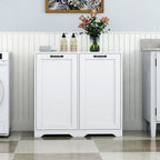Mobile lavanderia a colonna per bagno con ante e ripiano, cesto biancheria estraibile