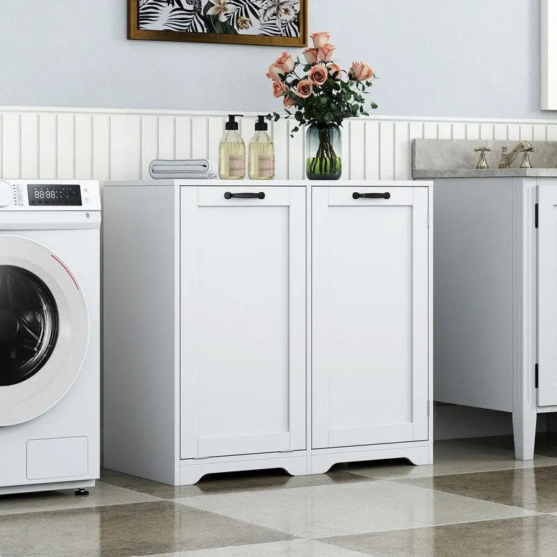 Mobile lavanderia a colonna per bagno con ante e ripiano, cesto biancheria estraibile