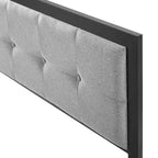 Testiera a bottone trapuntata in metallo di dimensioni King Waldorf Modern, in tessuto grigio chiaro